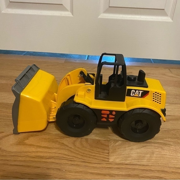 Caterpillar Job Site Machine Wheel Loader Moving Button Activated Up and Down - Picture 5 of 6
